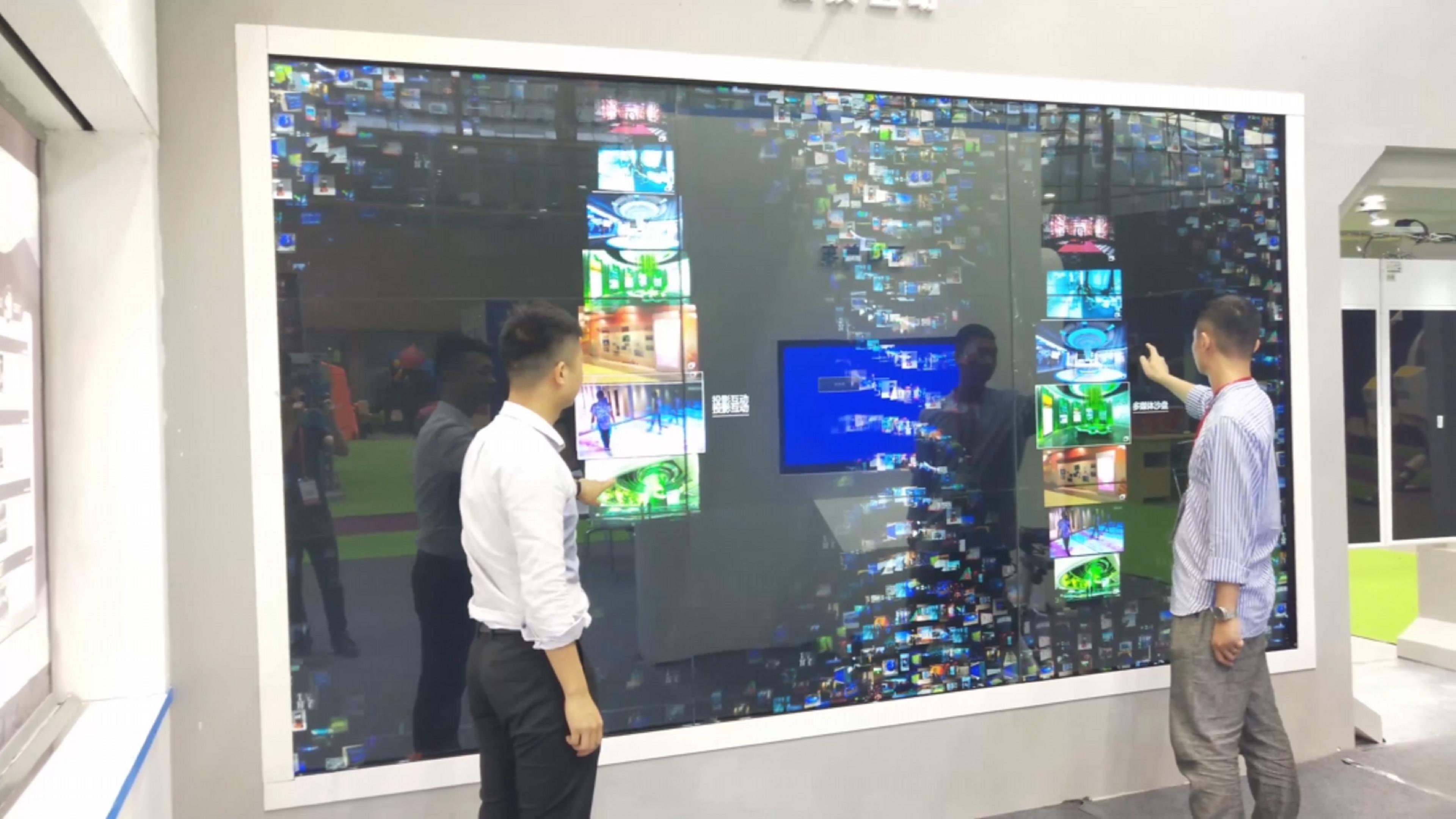 展廳機(jī)器人