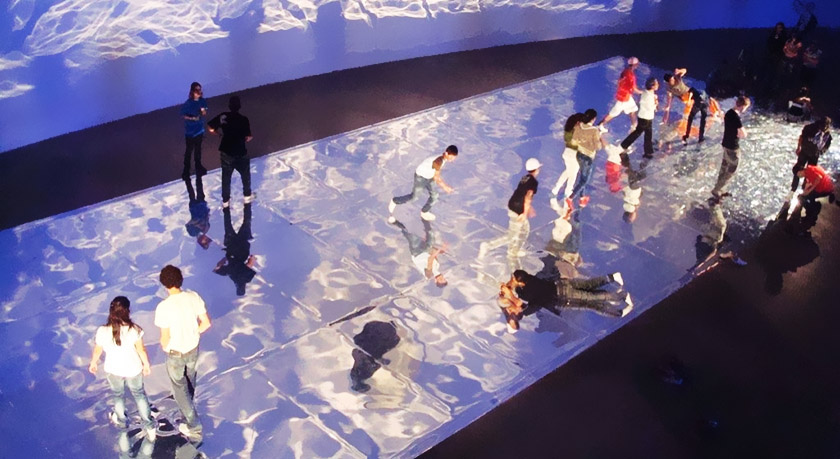 廣場(chǎng)中的地面互動(dòng)投影