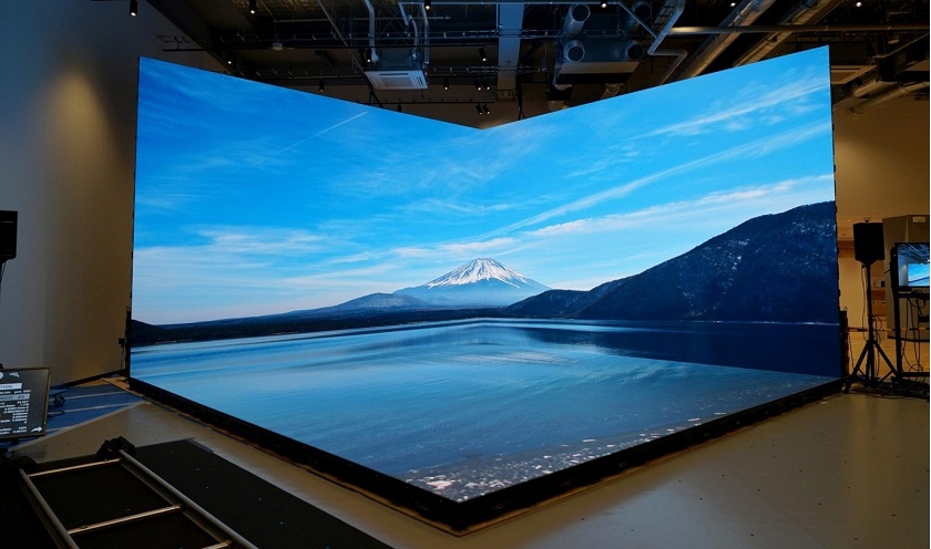 三折幕投影技術制作效果圖