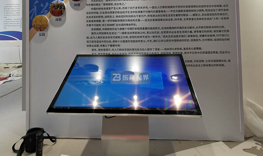 觸摸一體機 展廳中的觸摸一體機