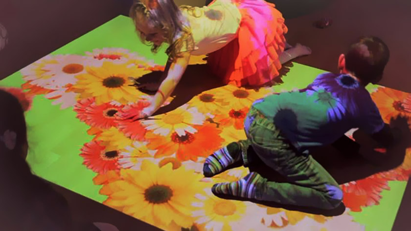 兒童主題樂園中的地面投影游戲 兒童主題樂園中的地面投影游戲