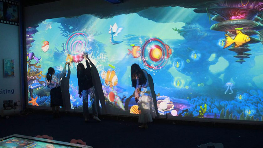 兒童樂園中的互動(dòng)涂鴉墻 兒童樂園中的互動(dòng)涂鴉墻