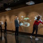 哪類場所能完美融合墻面互動與藝術(shù)創(chuàng)新，定制獨特墻面互動項目？