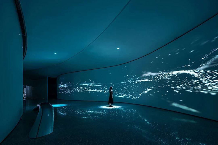 弧幕沉浸式投影體驗區(qū)