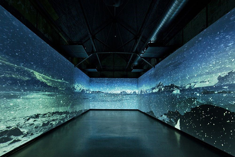 折幕沉浸式投影