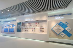 現(xiàn)代展覽空間的智能滑軌屏如何吸引觀眾目光？有哪些應用實例？