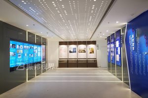 基于交互滑軌屏的紀(jì)念館升級(jí)方案：打造高參與度數(shù)字展陳新范式。