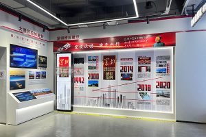 政府展廳數(shù)字升級方案：滑軌屏與互動裝置的融合設計與實施